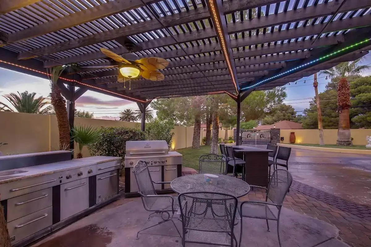 Villa Gordal - Enormous Villa In Las Vegas With 39 Sleeps