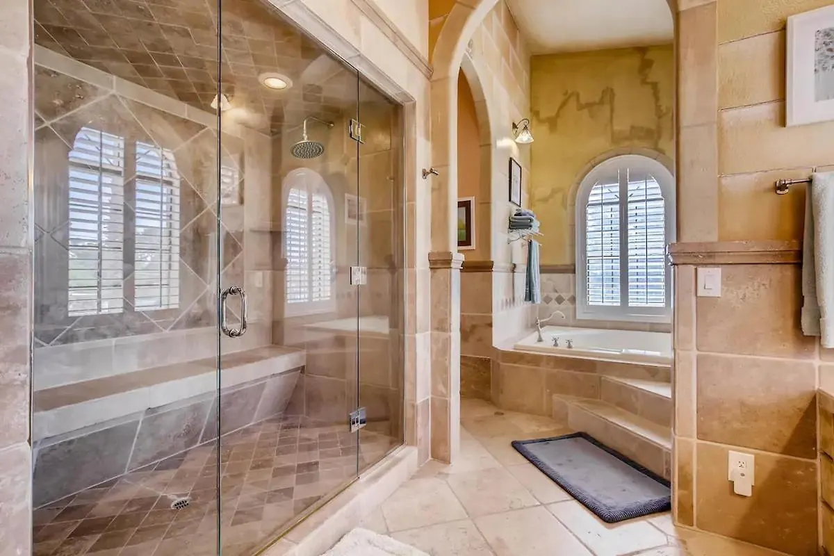 Villa Gordal - Enormous Villa In Las Vegas With 39 Sleeps 0*,