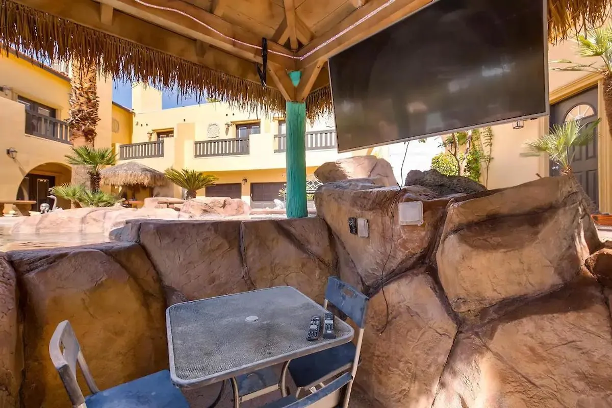 Villa Gordal - Enormous Villa In Las Vegas With 39 Sleeps