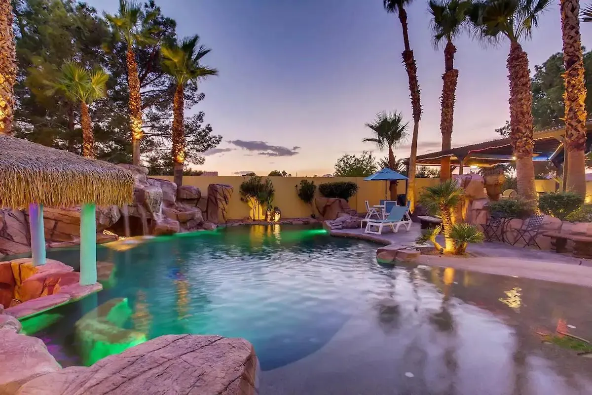 Villa Gordal - Enormous Villa In Las Vegas With 39 Sleeps