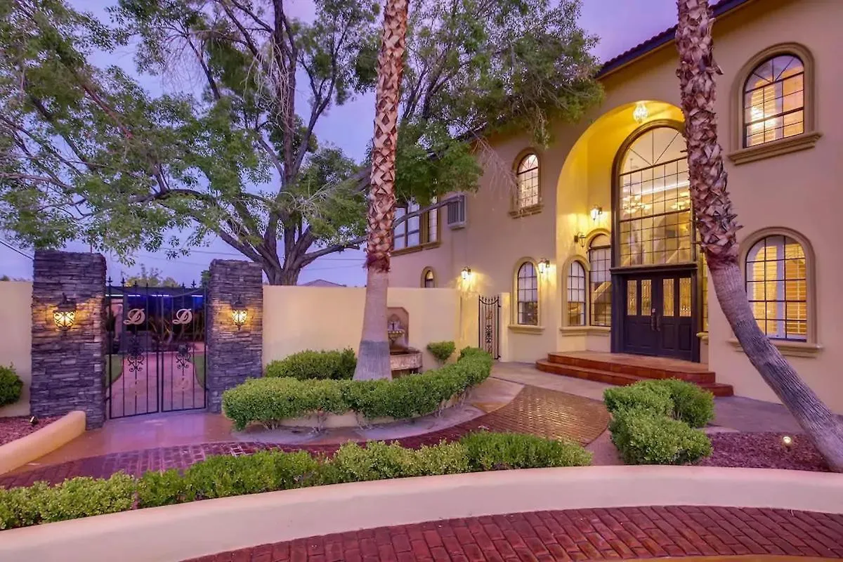 Villa Gordal - Enormous Villa In Las Vegas With 39 Sleeps 0*,  Ηνωμένες Πολιτείες της Αμερικής