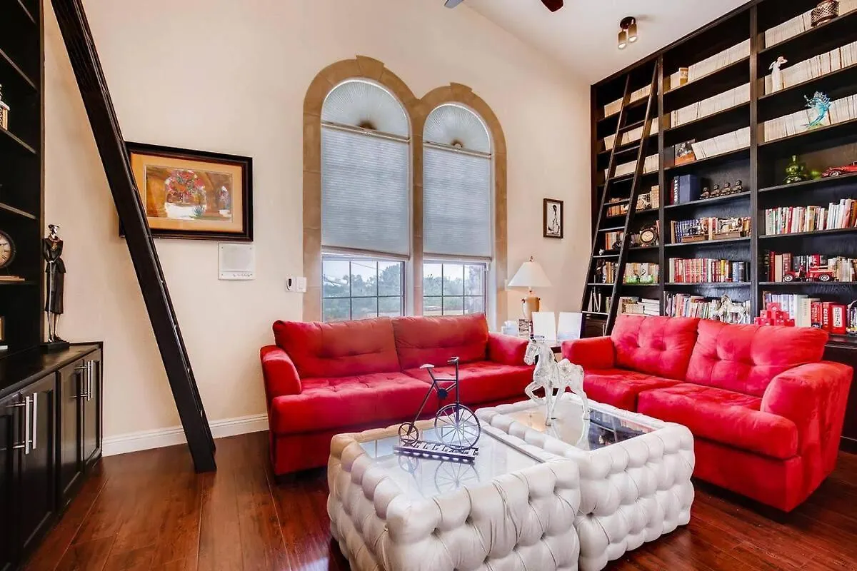 Villa Gordal - Enormous Villa In Las Vegas With 39 Sleeps